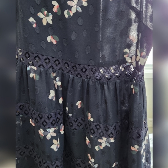 Any 3 listings for 20$ DRESSES SIZE LARGE - Picture 7 of 10